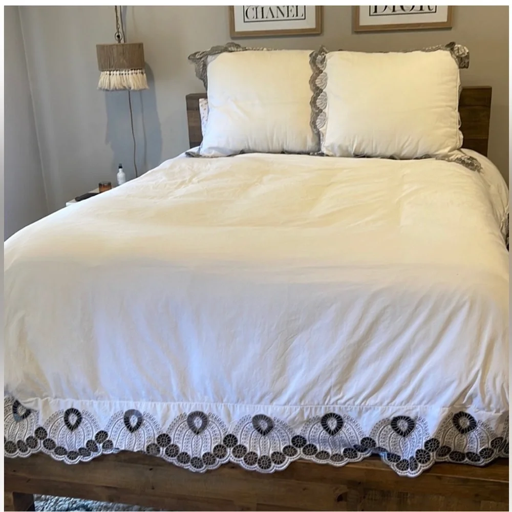 Anthropologie Eyelet Embroidered Duvet Cover Size Queen NEW